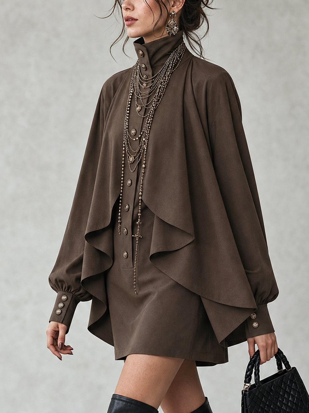 Mini-robe col montant couleur chocolat avec empiècements façon cape