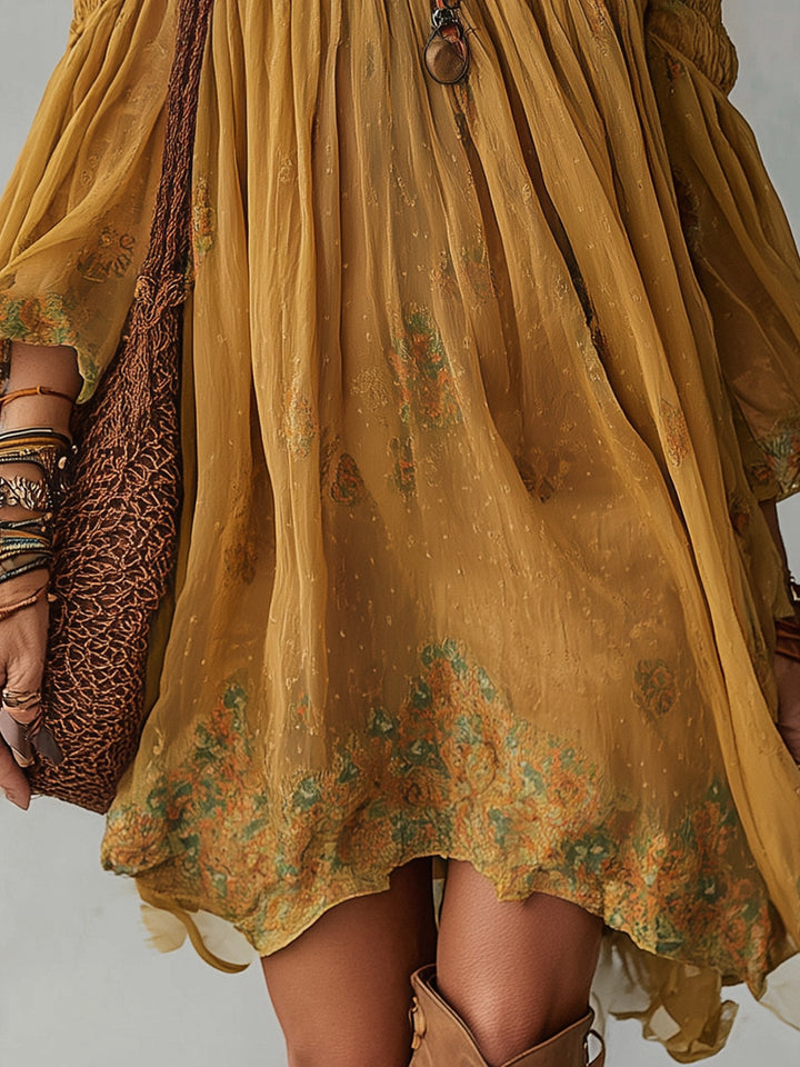Robe courte en mousseline jaune à fleurs et épaules dénudées