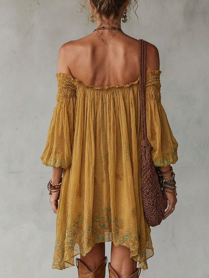 Robe courte en mousseline jaune à fleurs et épaules dénudées