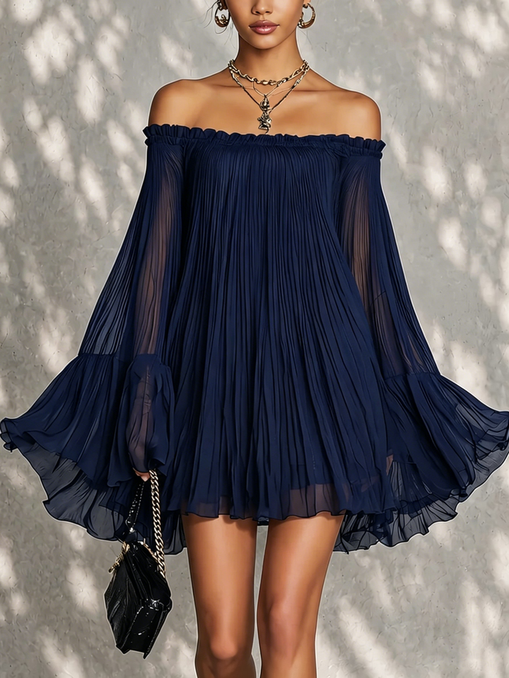 Mini-robe bleu marine à épaules dénudées, volants et manches cloche