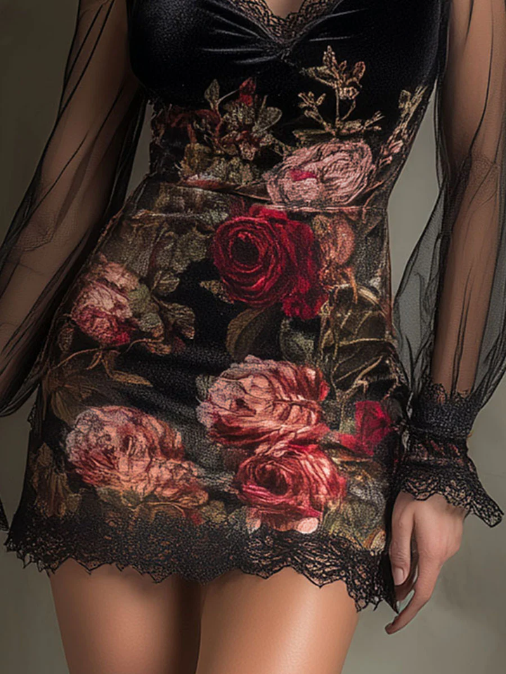 Mini-robe en tulle imprimé roses avec garniture en dentelle